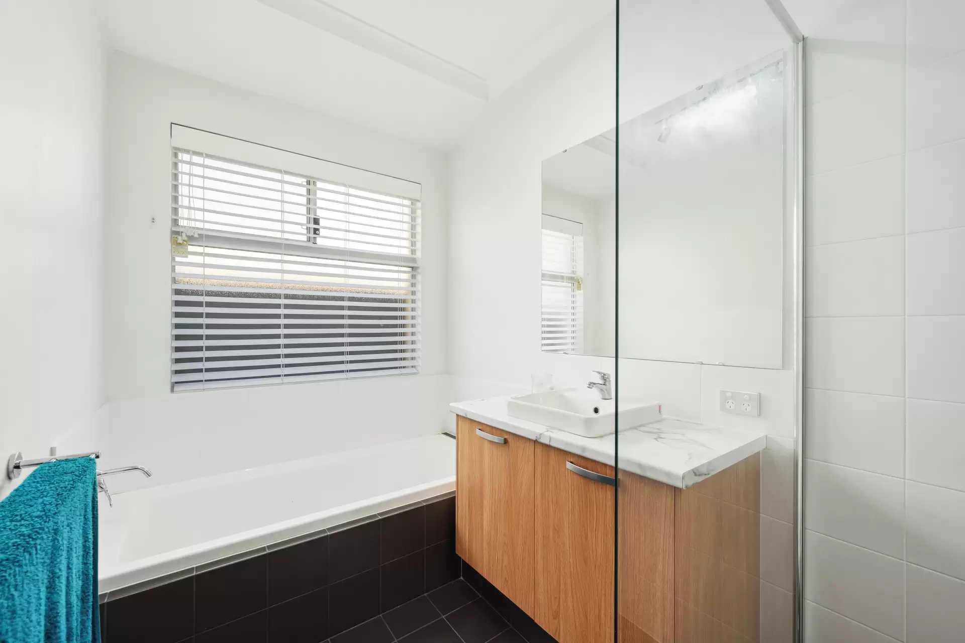 14 Bronzite Road, Treeby Sold by Peak Central Property Group - image 1