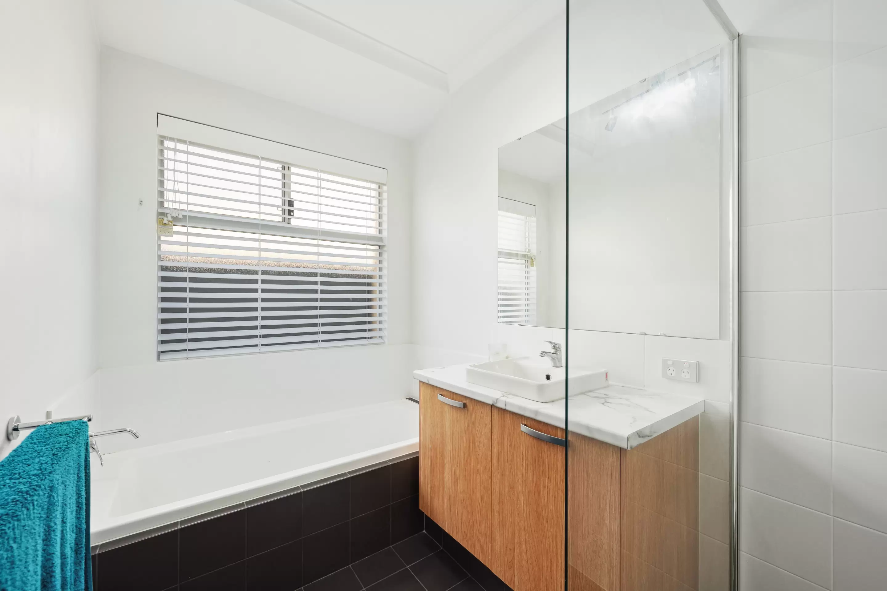 14 Bronzite Road, Treeby Sold by Peak Central Property Group - image 18