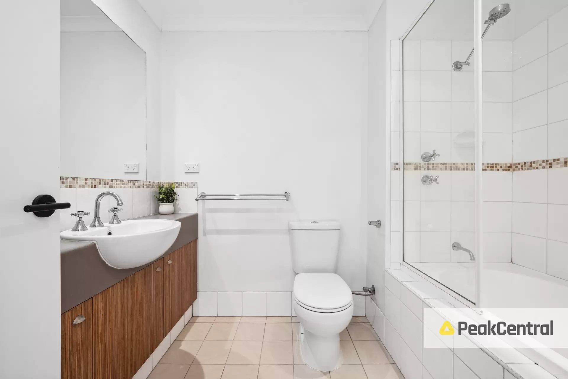 18/105 Wentworth Parade, Success Sold by Peak Central Property Group - image 8