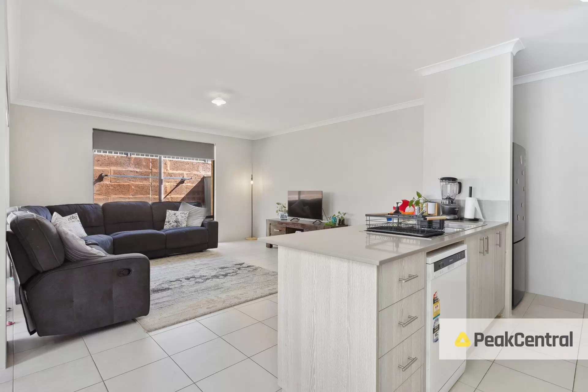 18 Needlewood Loop, Wandi Sold by Peak Central Property Group - image 4