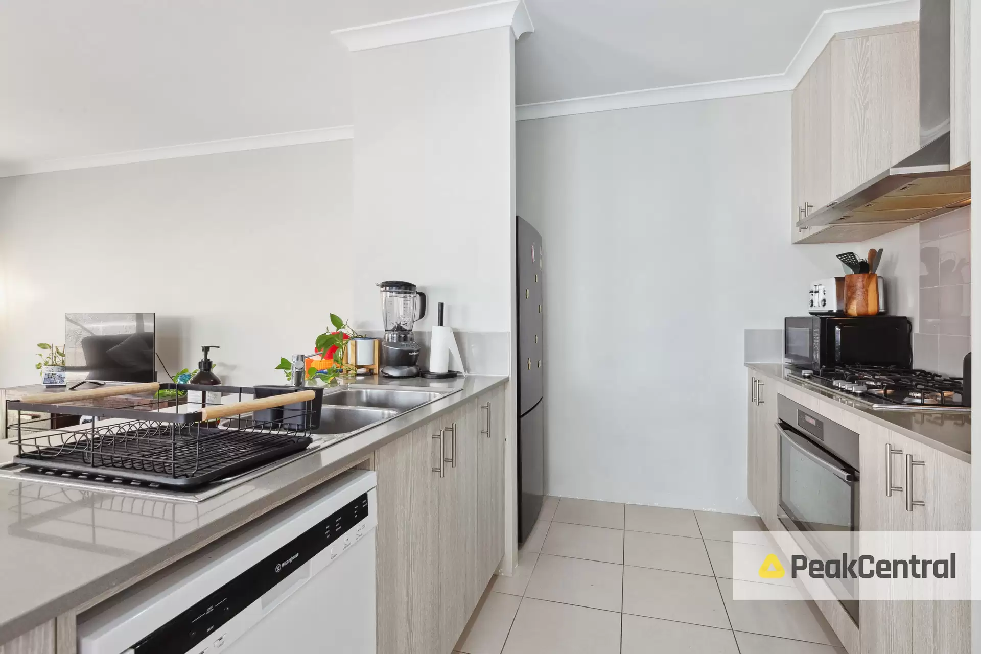 18 Needlewood Loop, Wandi Sold by Peak Central Property Group - image 3