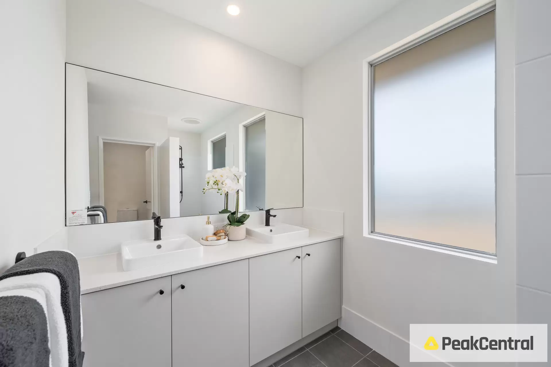 18 Raffles Way, Golden Bay Sold by Peak Central Property Group - image 1
