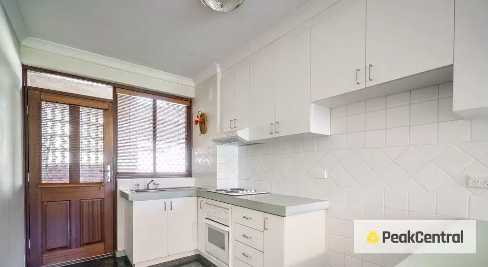 4/1 Cale Street, Como Leased by Peak Central Property Group - image 3