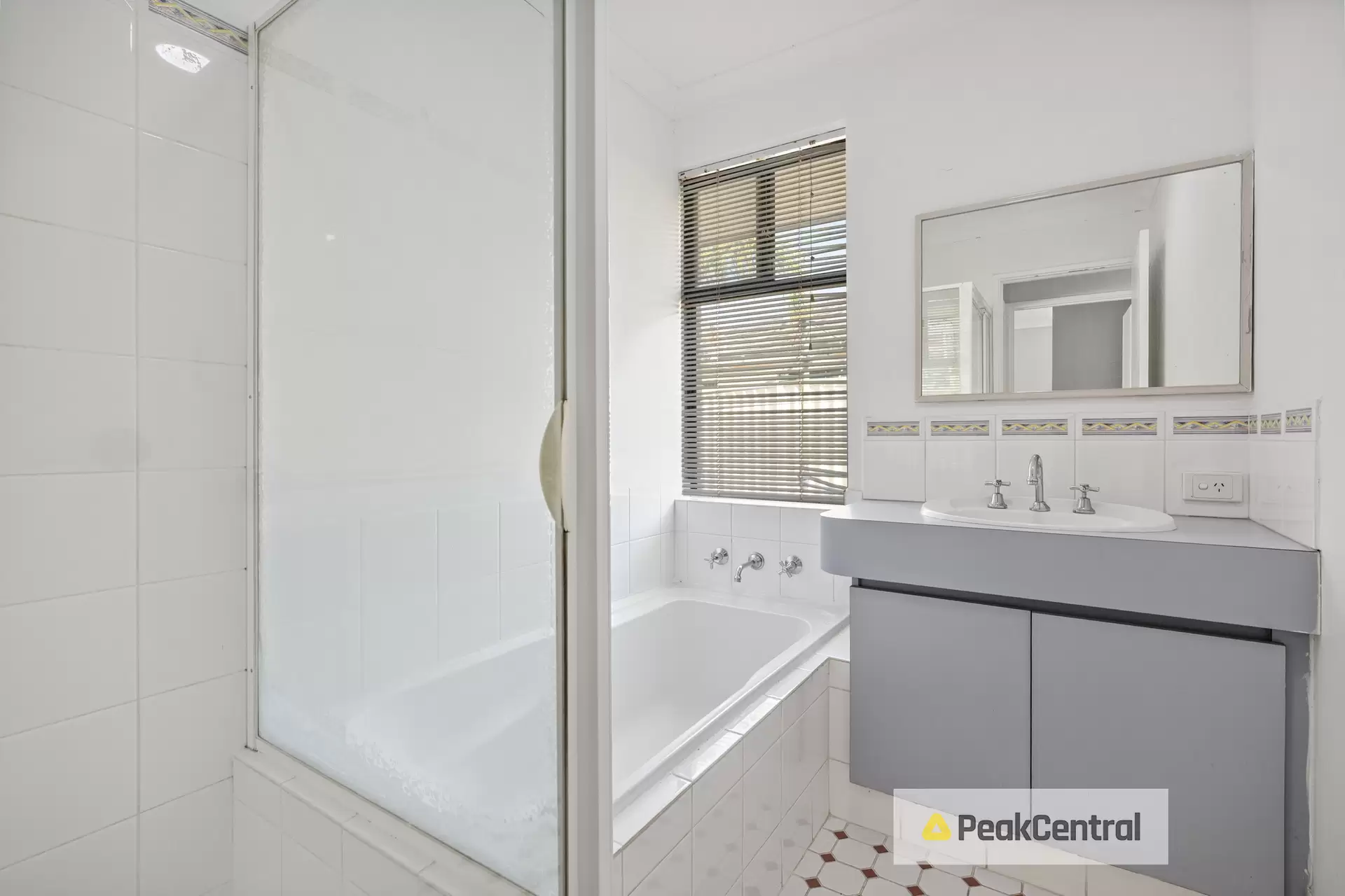 9 Flores Place, Waikiki Sold by Peak Central Property Group - image 1