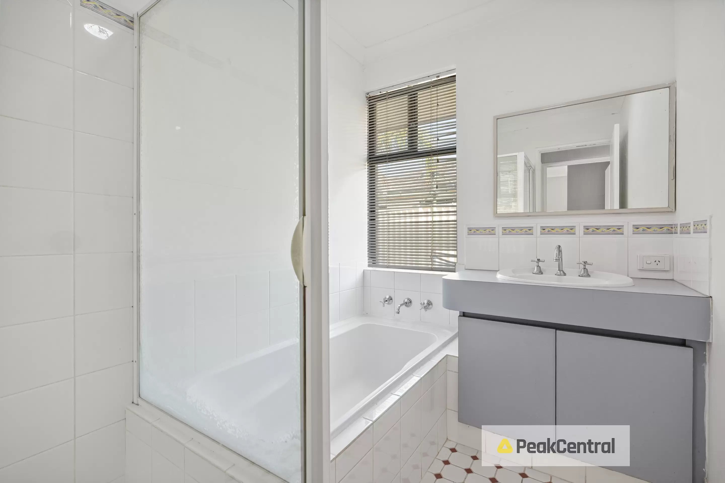 9 Flores Place, Waikiki Sold by Peak Central Property Group - image 10