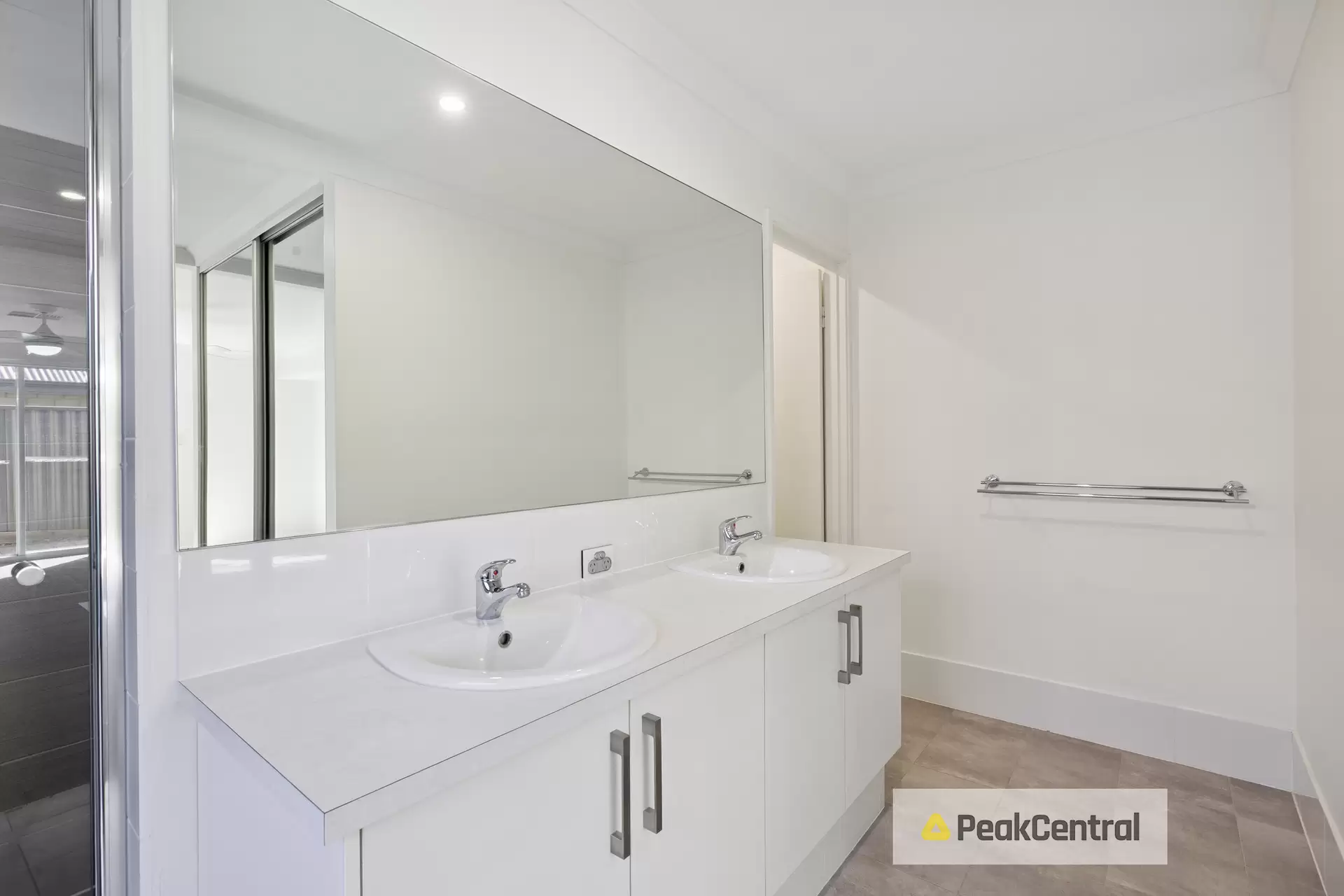 30 Wintergreen Crescent, Treeby Sold by Peak Central Property Group - image 1