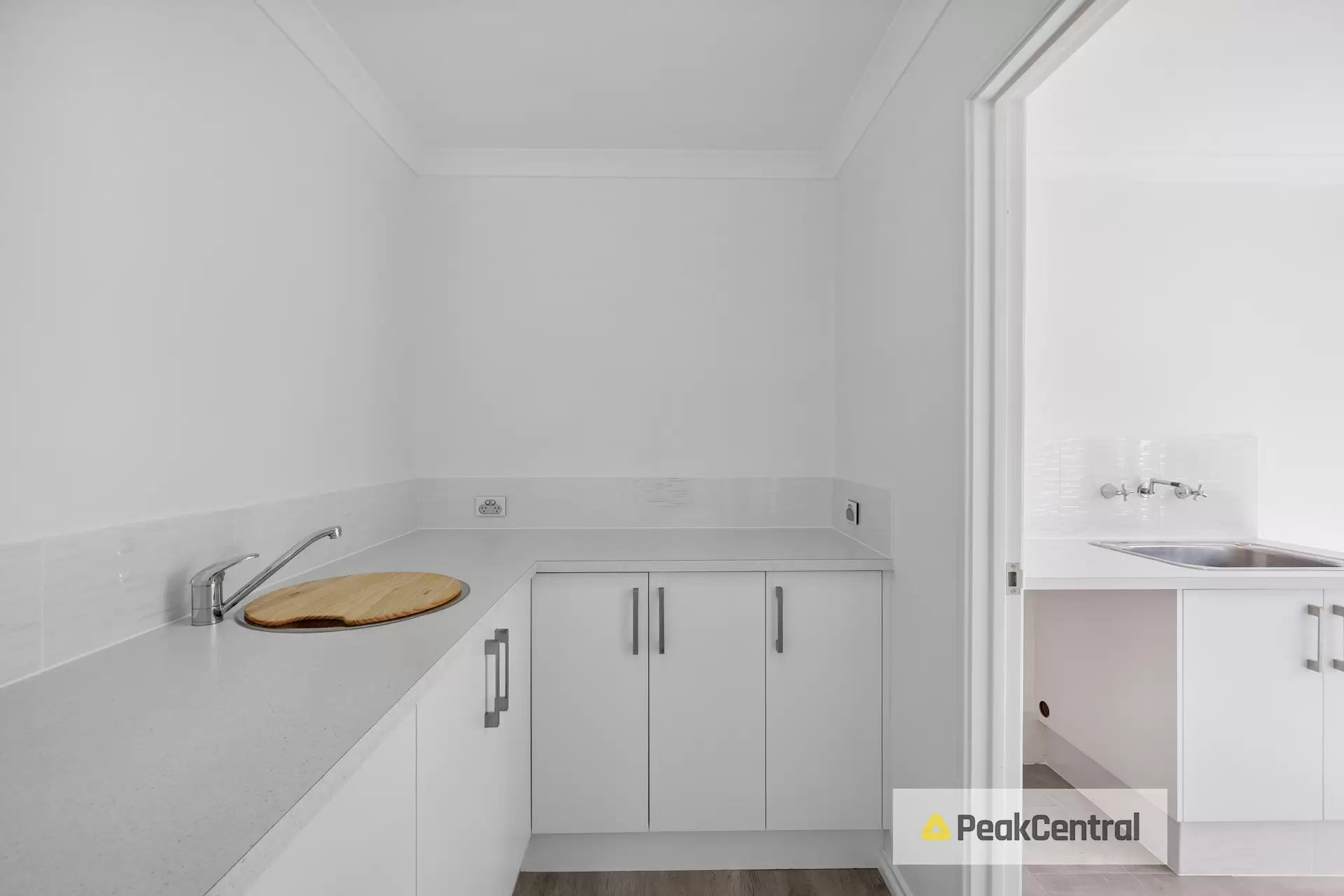 30 Wintergreen Crescent, Treeby Sold by Peak Central Property Group - image 1