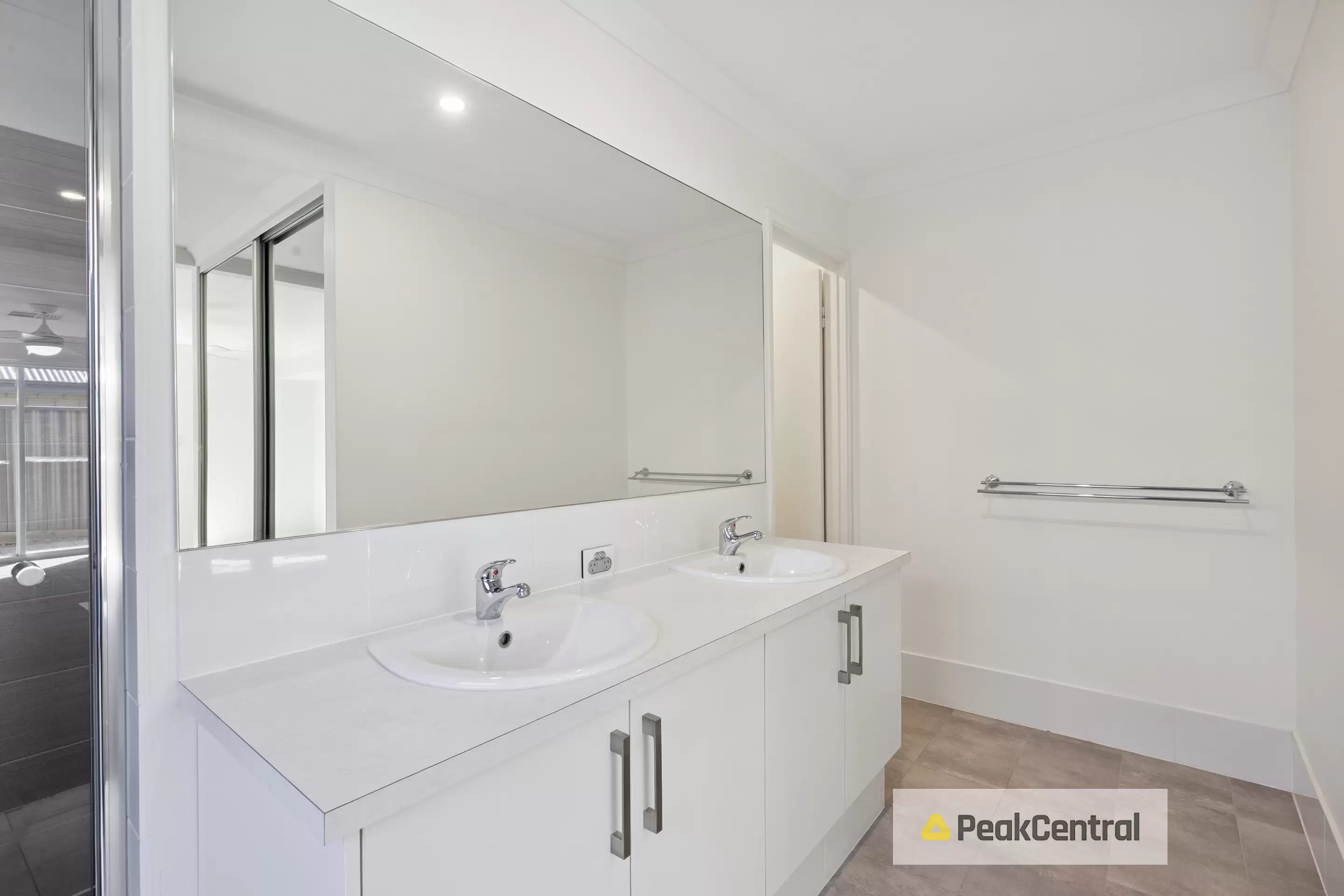 30 Wintergreen Crescent, Treeby Sold by Peak Central Property Group - image 10