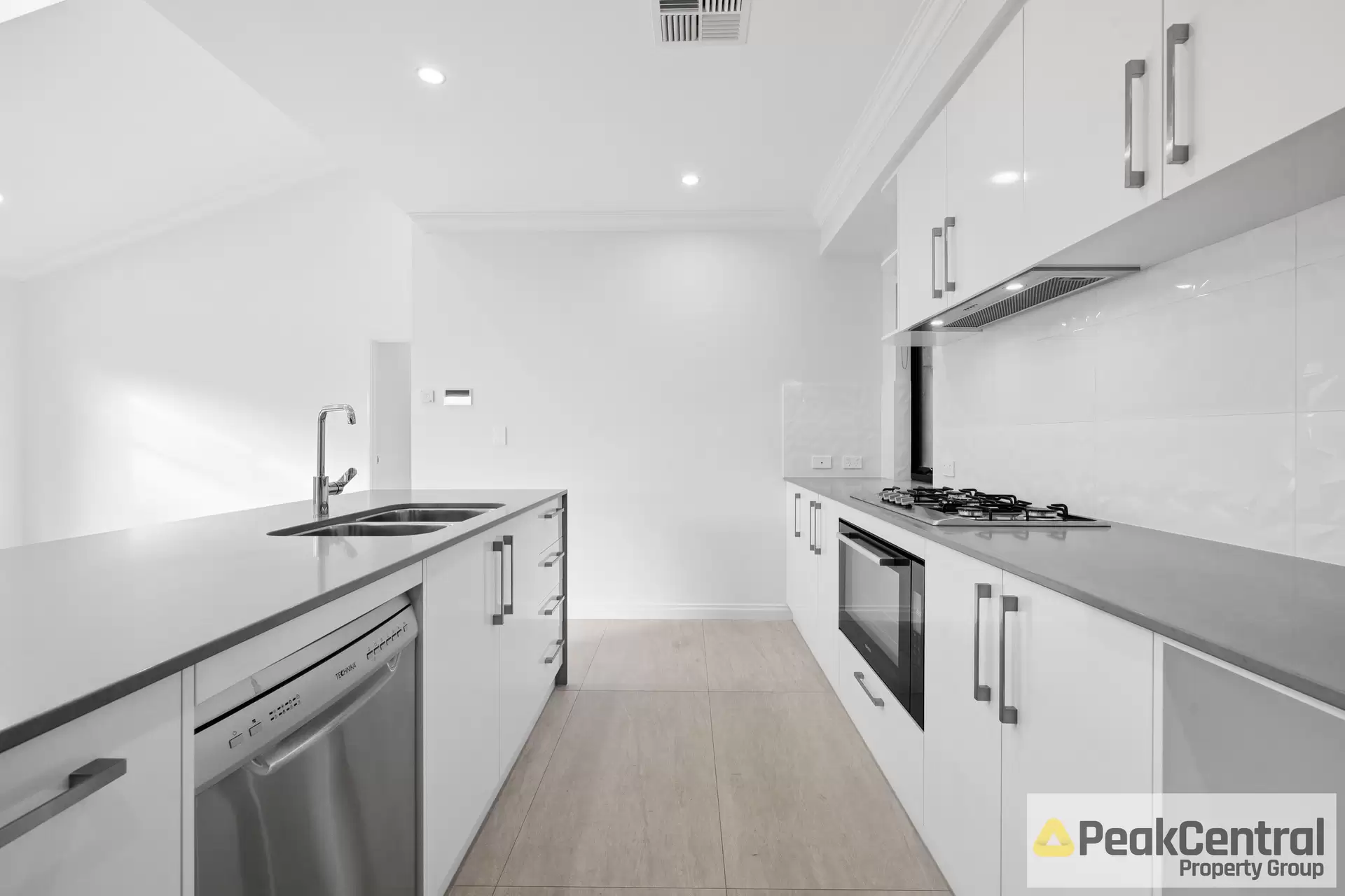 9 Baxteri Way, Hammond Park Leased by Peak Central Property Group - image 1