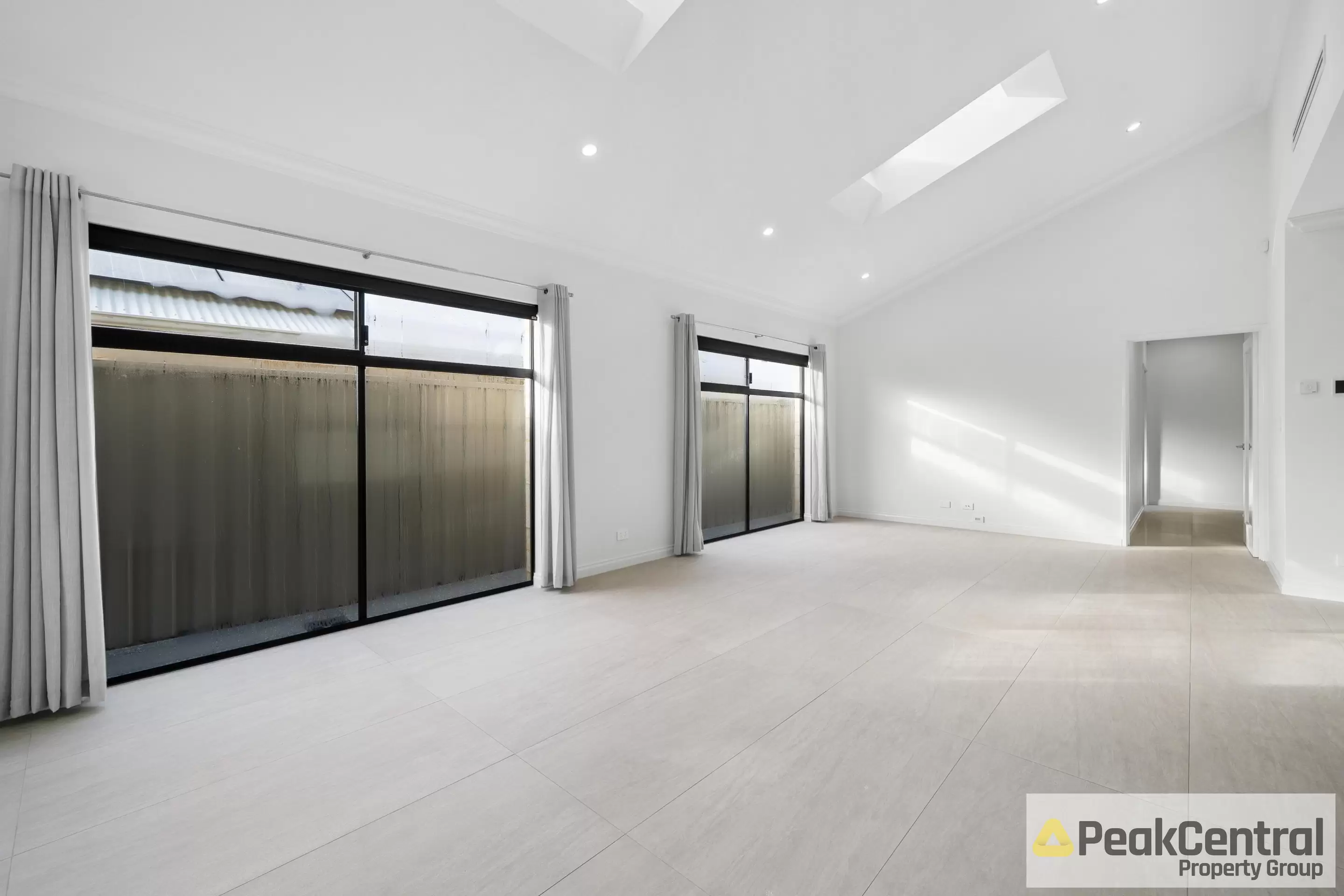 9 Baxteri Way, Hammond Park Leased by Peak Central Property Group - image 2