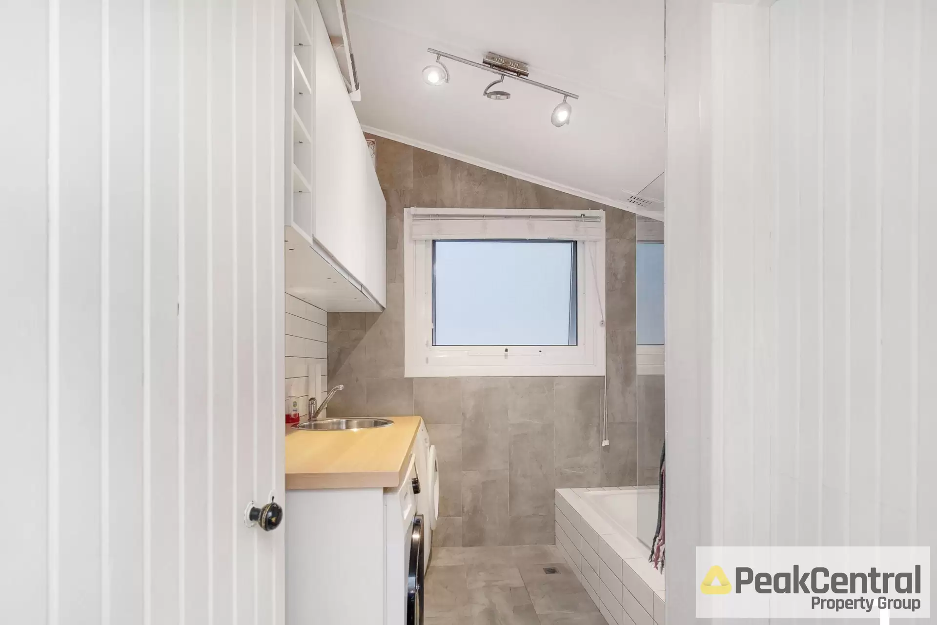 36 Clinton Avenue, St James Leased by Peak Central Property Group - image 1