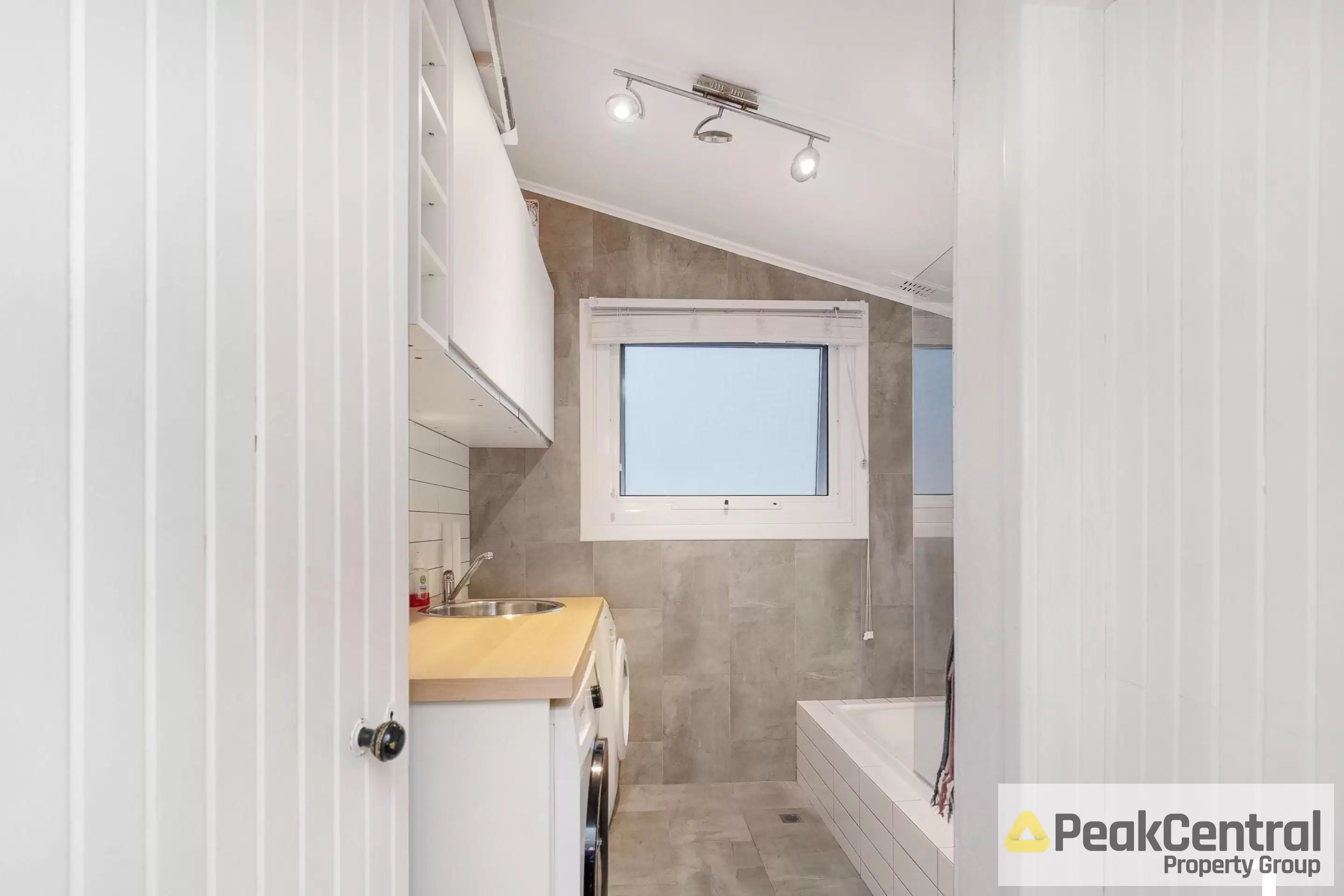 36 Clinton Avenue, St James Leased by Peak Central Property Group - image 9