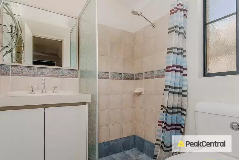 18 Pesaro Green, Secret Harbour Leased by Peak Central Property Group - image 8