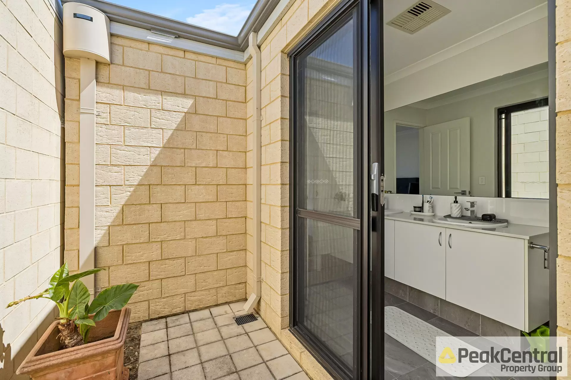 1 Paradoxa Road, Hammond Park For Sale by Peak Central Property Group - image 1