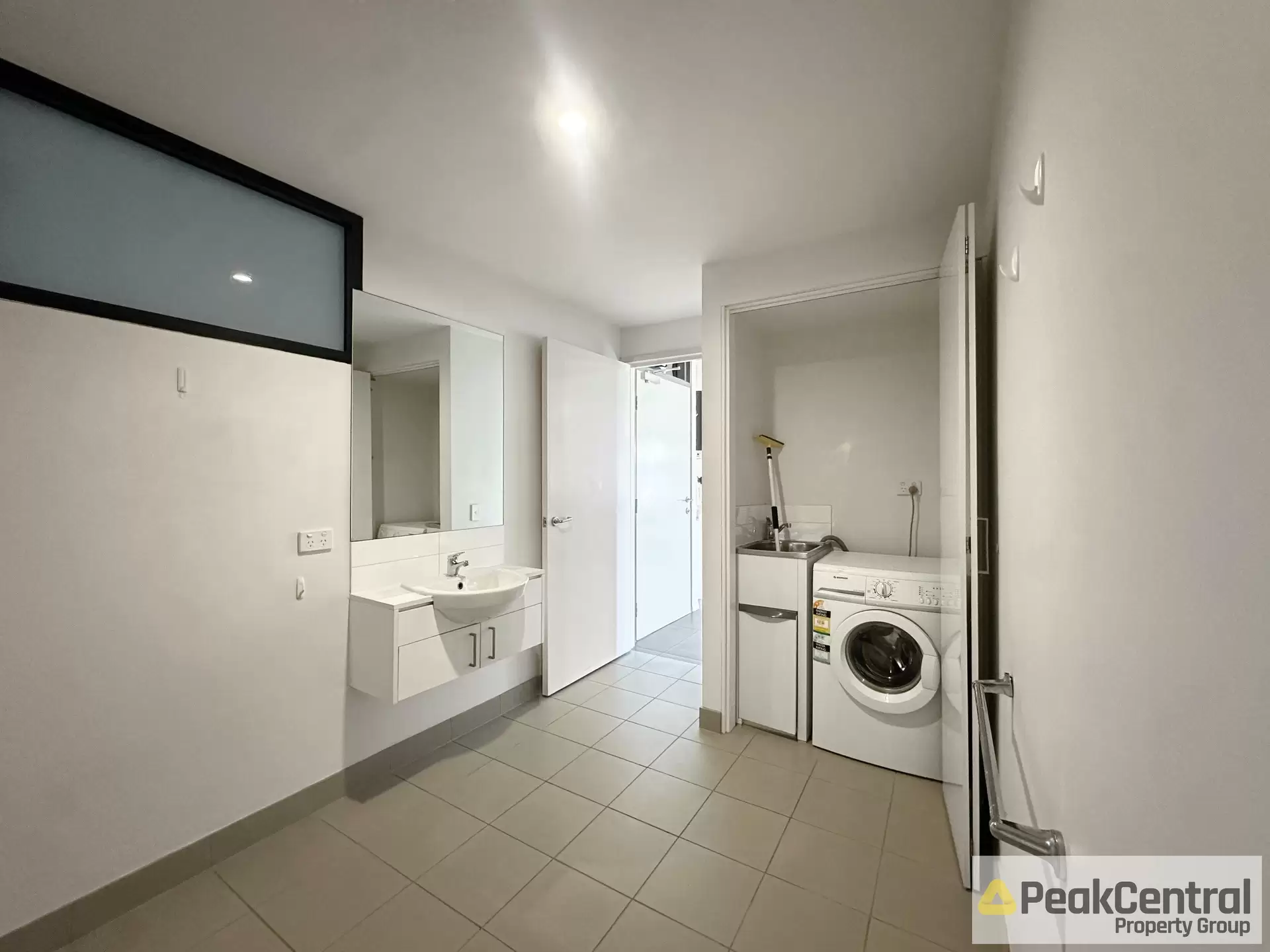 34/20 Signal Terrace, Cockburn Central Leased by Peak Central Property Group - image 1