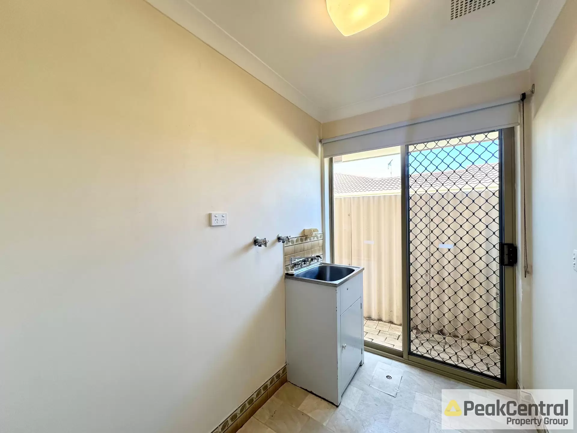10/5 Merope Close, Rockingham Leased by Peak Central Property Group - image 1