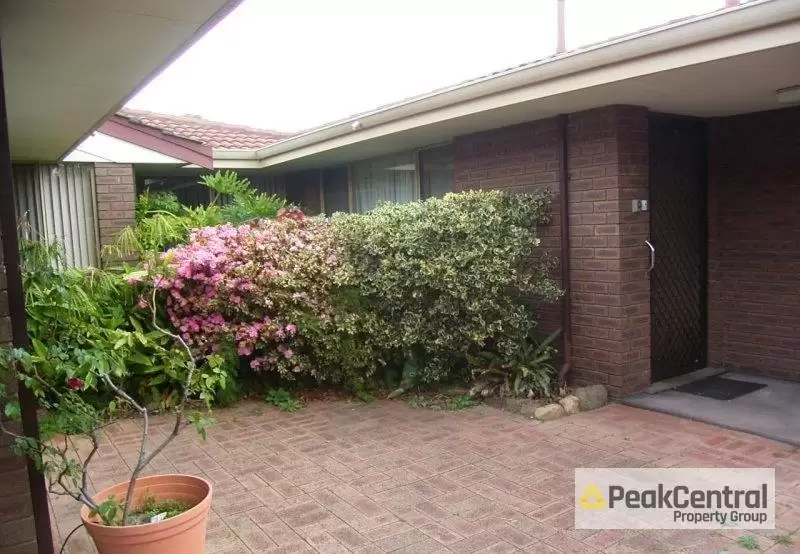 7B Narcissus Avenue, Parkwood Leased by Peak Central Property Group - image 1
