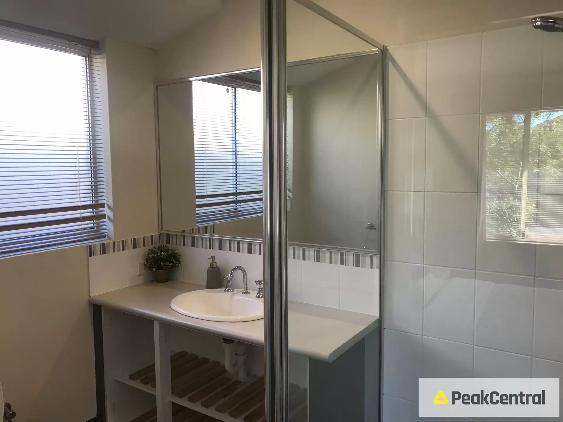 6/61 Whaleback Avenue, Parkwood Leased by Peak Central Property Group - image 1