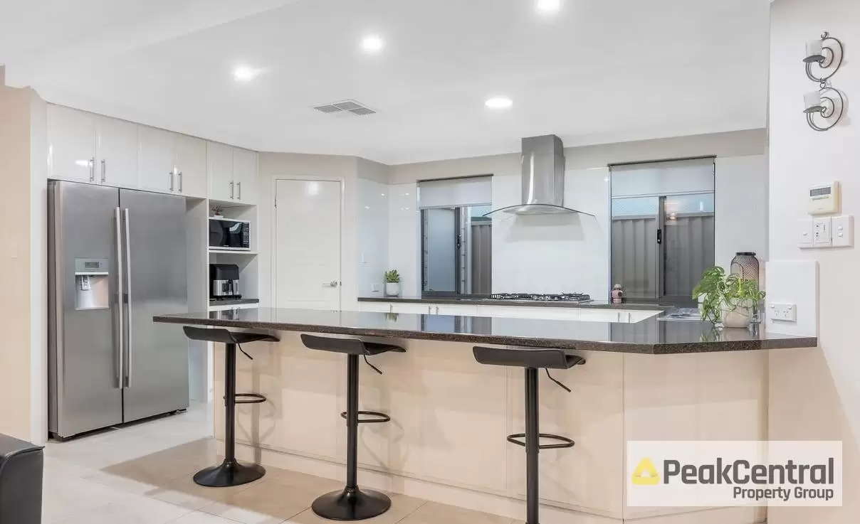 5 Blossom Chase, Aubin Grove Leased by Peak Central Property Group - image 3