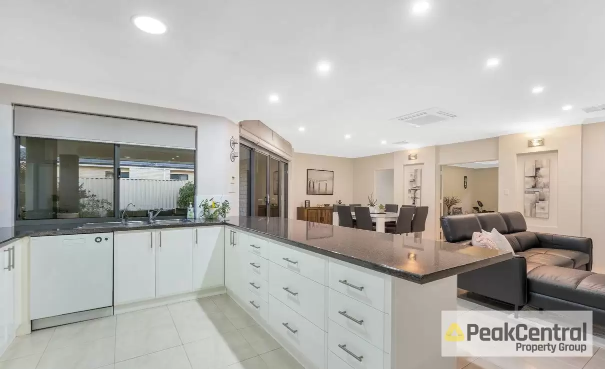 5 Blossom Chase, Aubin Grove Leased by Peak Central Property Group - image 2