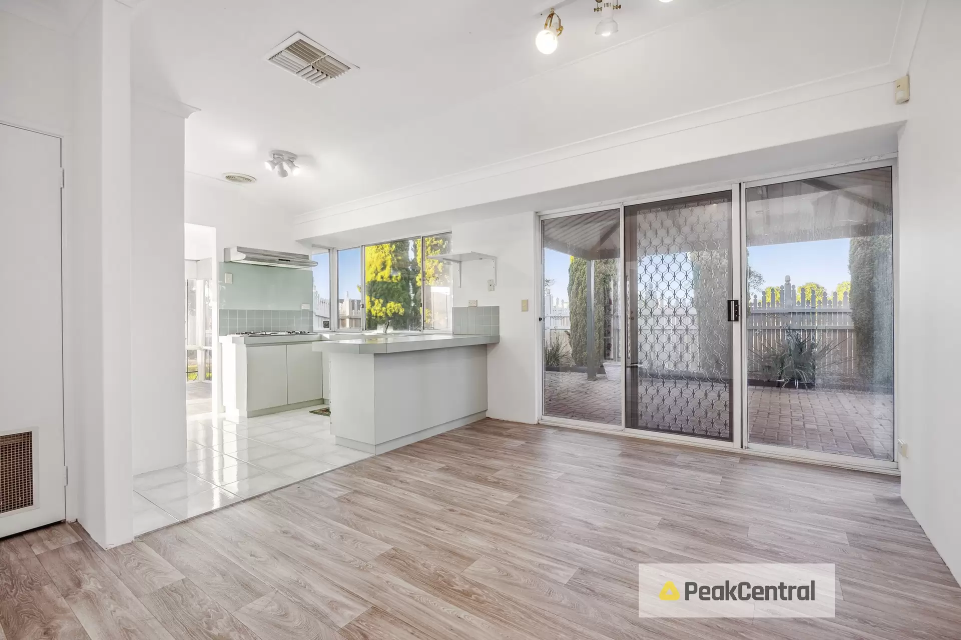 6 Towncentre Drive, Thornlie Leased by Peak Central Property Group - image 3