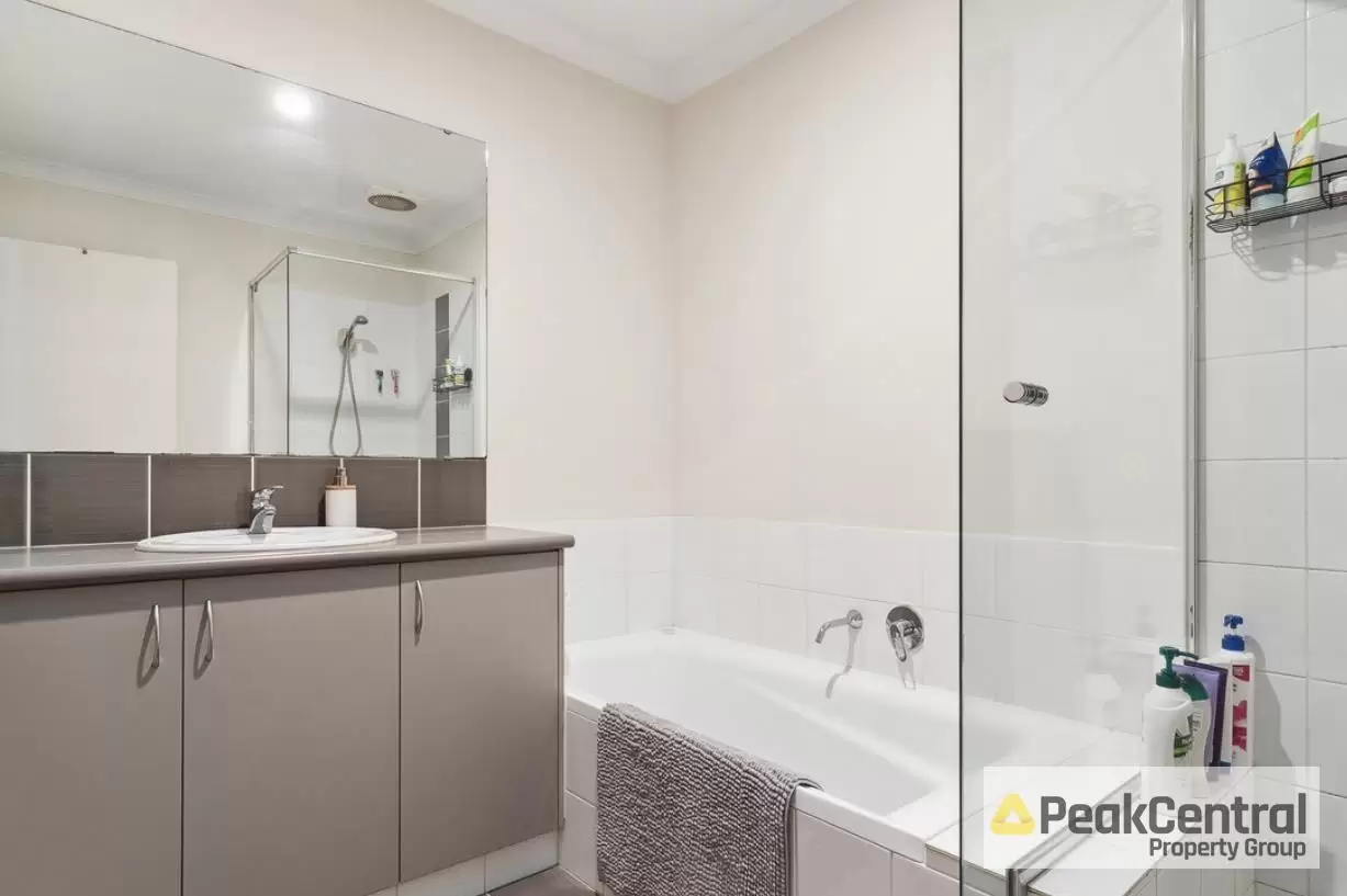 33 Adelong Avenue, Golden Bay Leased by Peak Central Property Group - image 12