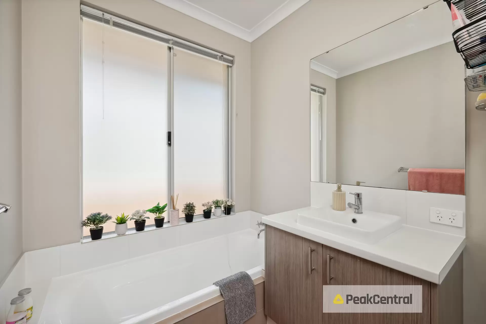 32 Needlewood Loop, Wandi Sold by Peak Central Property Group - image 1