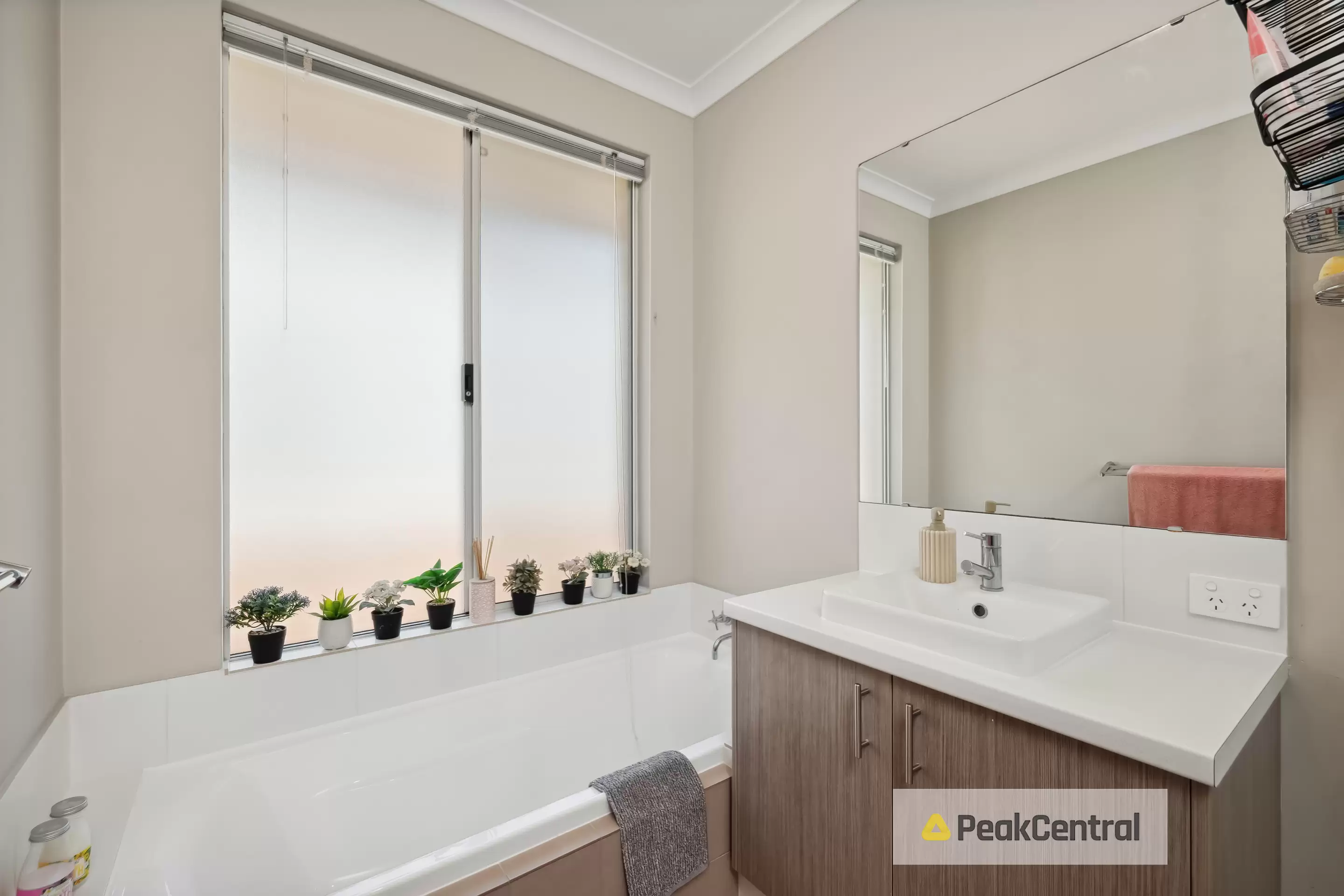 32 Needlewood Loop, Wandi Sold by Peak Central Property Group - image 3