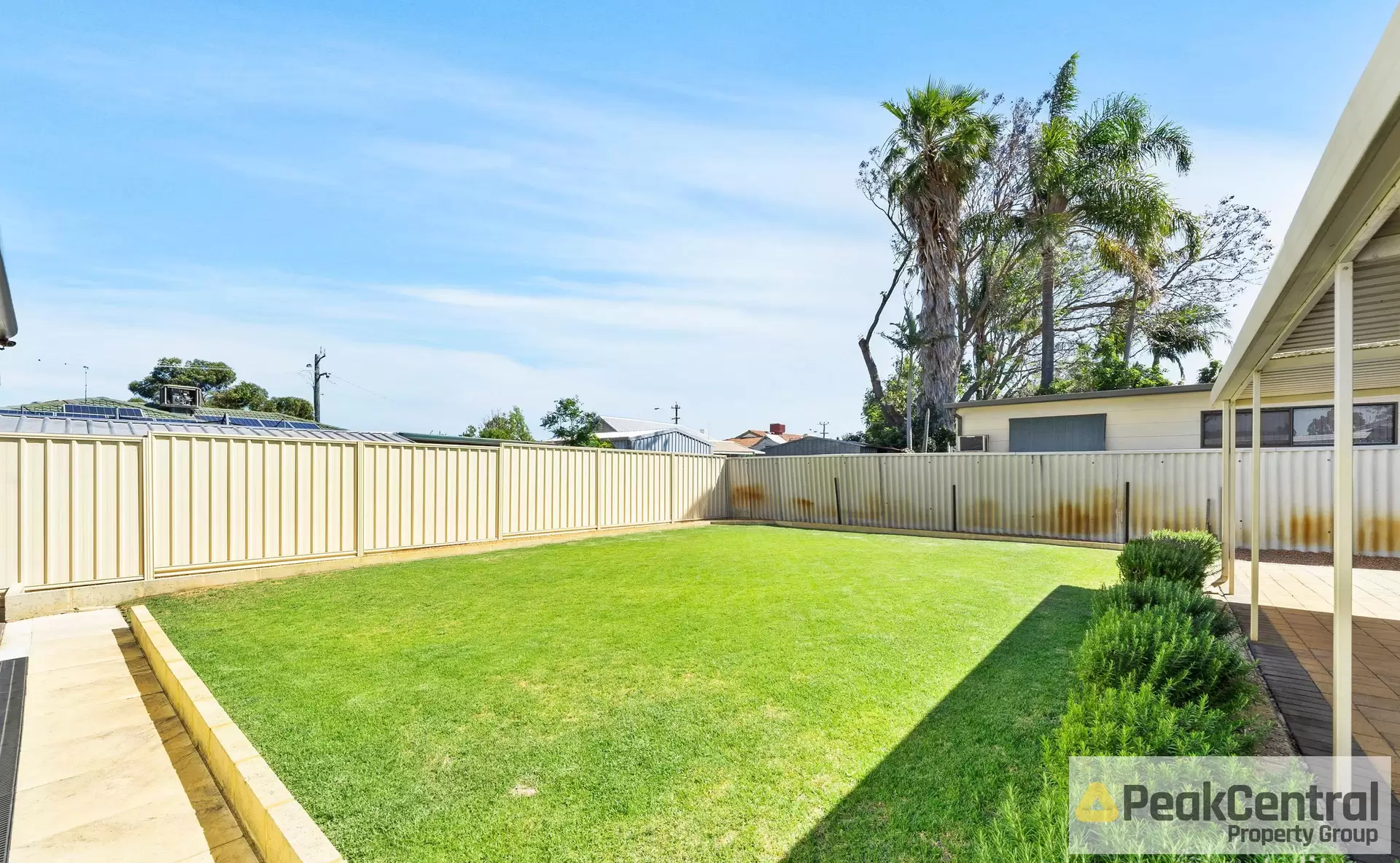 4 Tall Karri Close, Camillo Leased by Peak Central Property Group - image 1