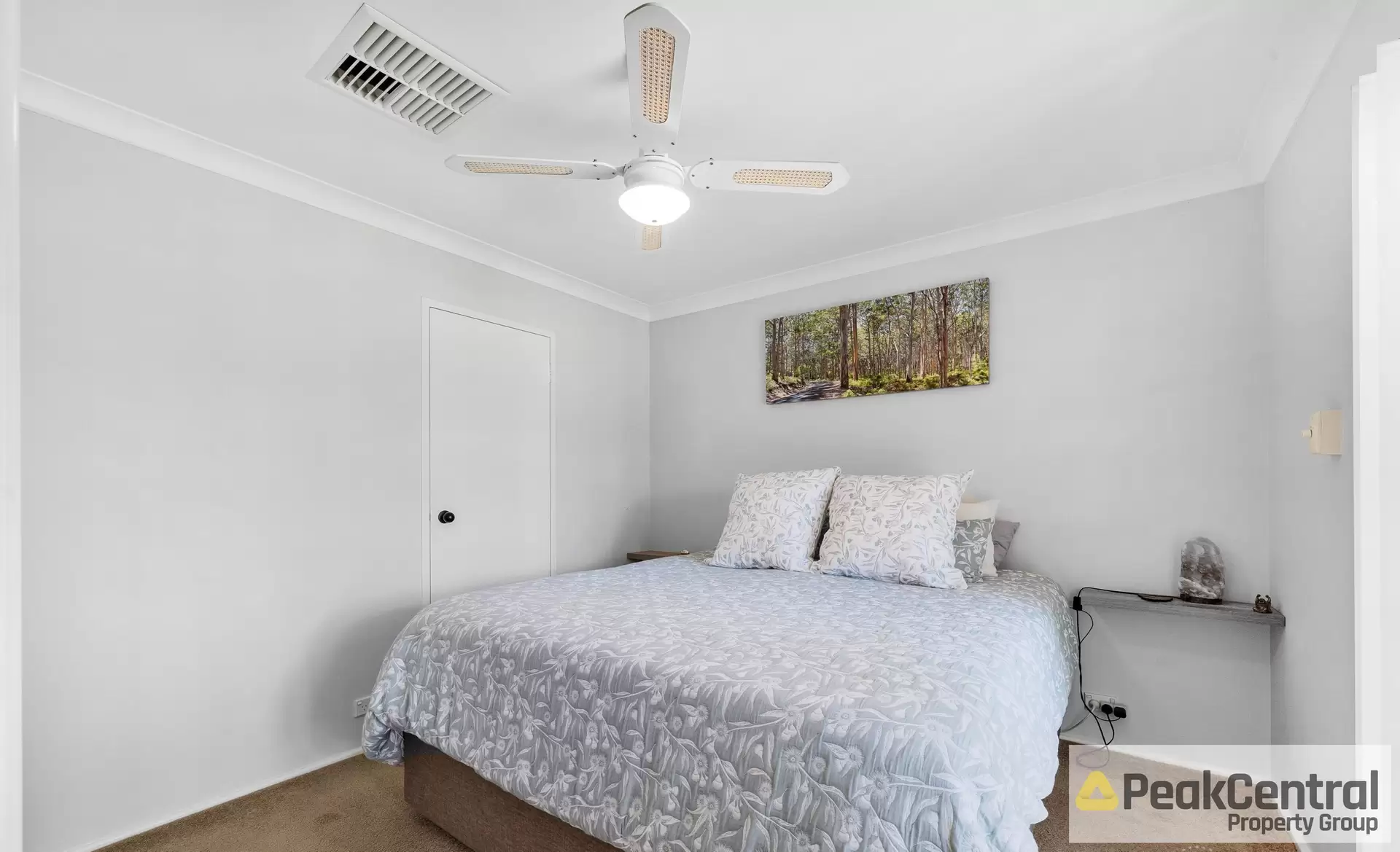 4 Tall Karri Close, Camillo Leased by Peak Central Property Group - image 1