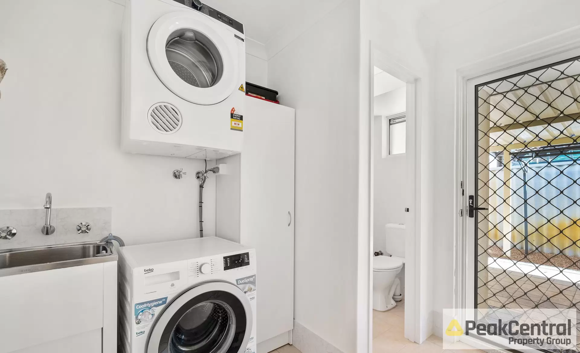 4 Tall Karri Close, Camillo Leased by Peak Central Property Group - image 1