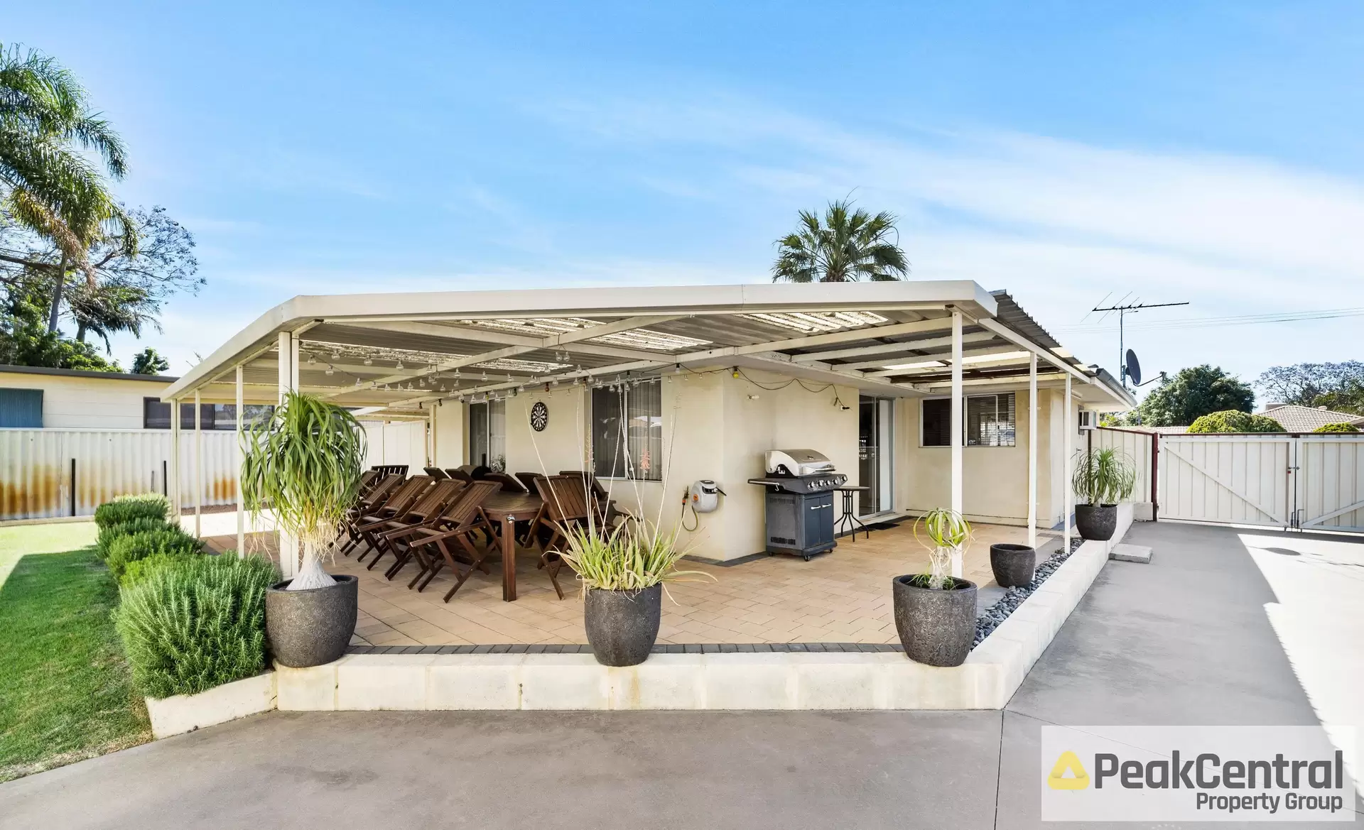 4 Tall Karri Close, Camillo Leased by Peak Central Property Group - image 1