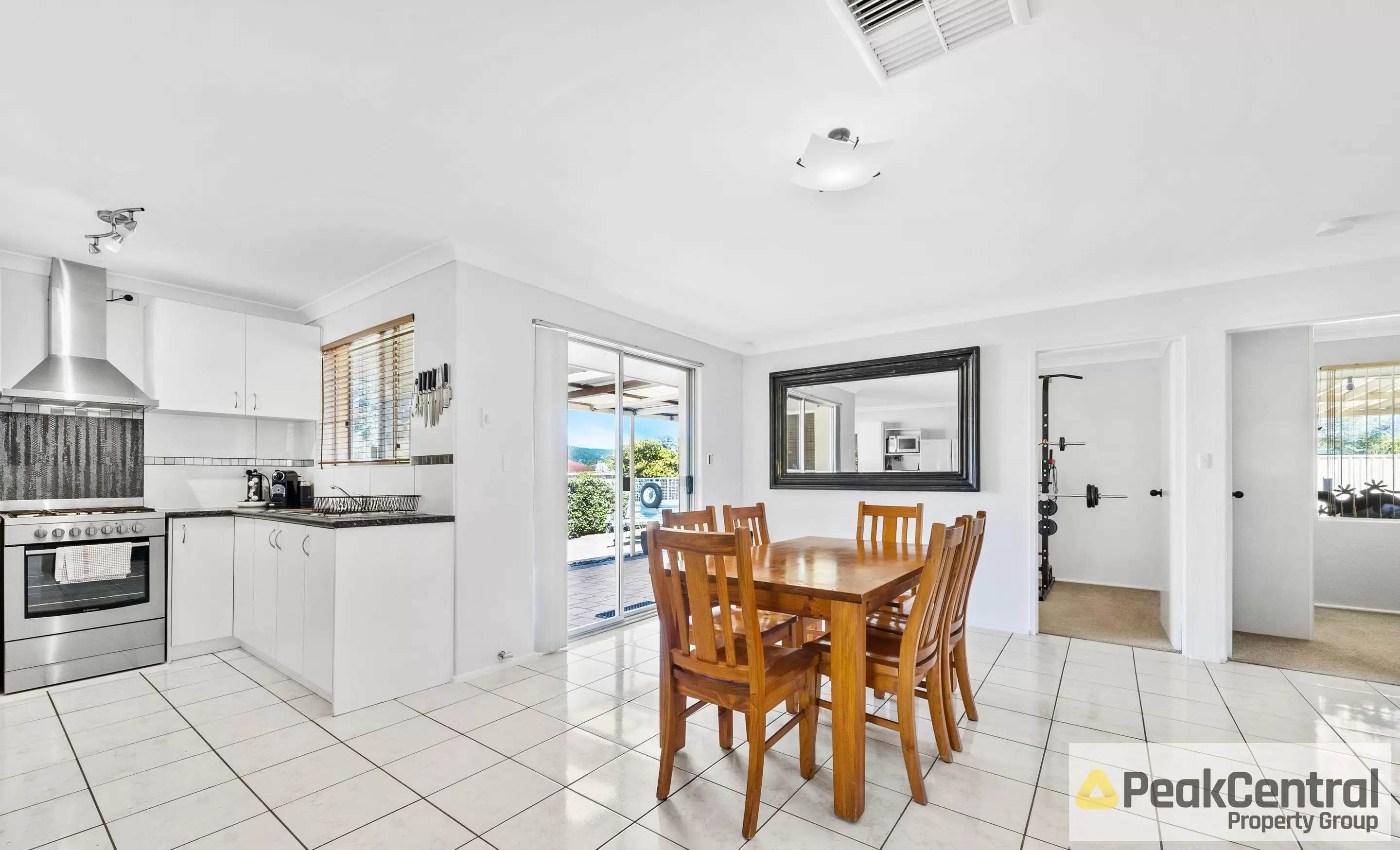 4 Tall Karri Close, Camillo Leased by Peak Central Property Group - image 5