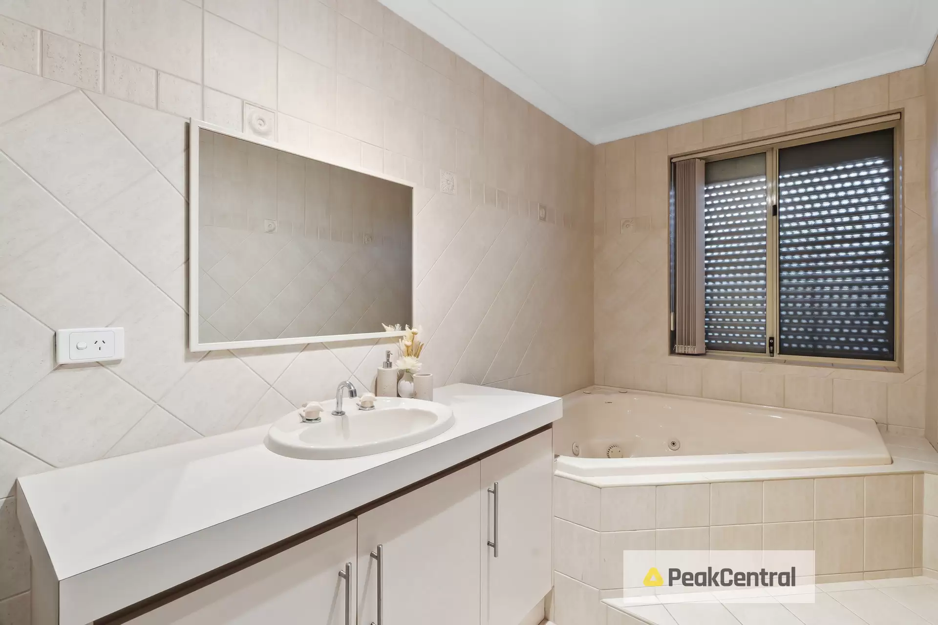 125 Secret Harbour Boulevard, Secret Harbour Sold by Peak Central Property Group - image 7