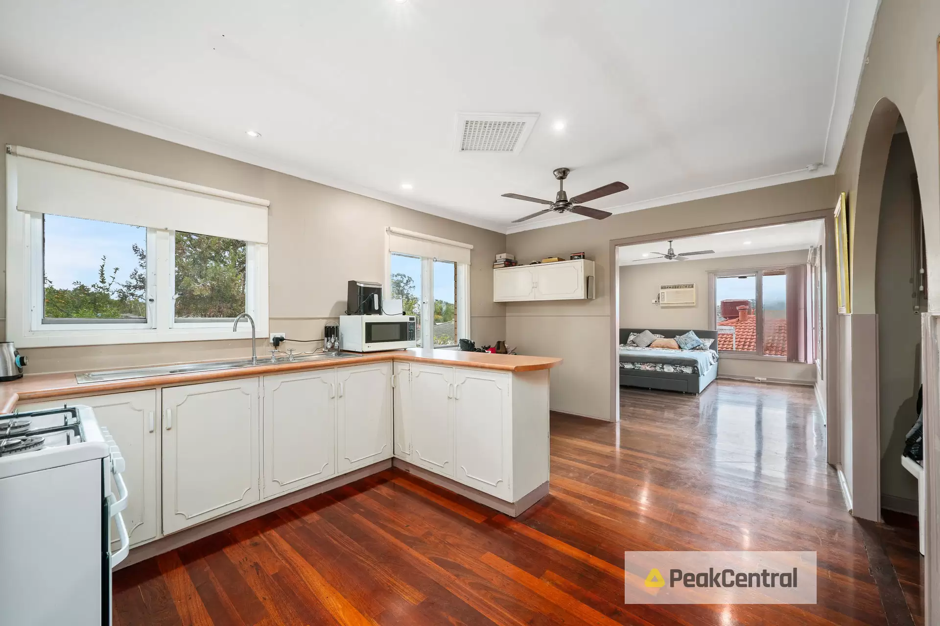 11 Cowling Way, Parmelia Sold by Peak Central Property Group - image 2
