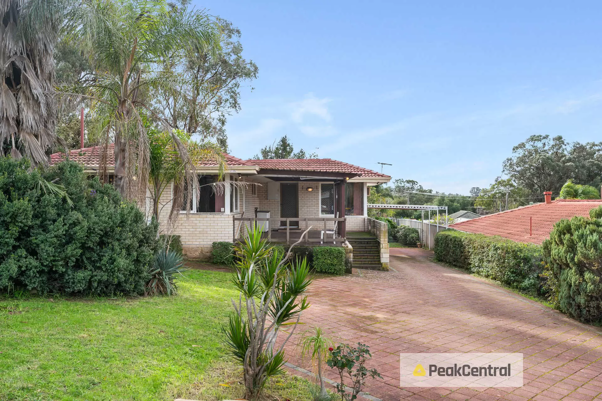11 Cowling Way, Parmelia Sold by Peak Central Property Group - image 1